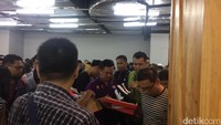 Mereka berburu diskon dari produk sepatu Nike (Foto: Bisma Alief/detikcom)