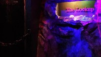 LockUp adalah restoran yang bertema penjara berhantu dimana Anda akan dikunci dalam sel selama dua jam, lengkap dengan menu dari beberapa hidangan. Foto: Istimewa