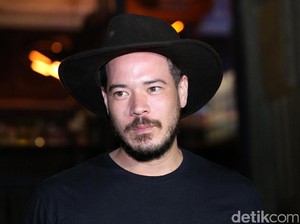 Syuting Buffalo Boys, Zack Lee Dibuat Pusing Rumah Tangga
