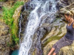 Suka Piknik Sendirian, Blogger Seksi Ini Kesal Dicurigai