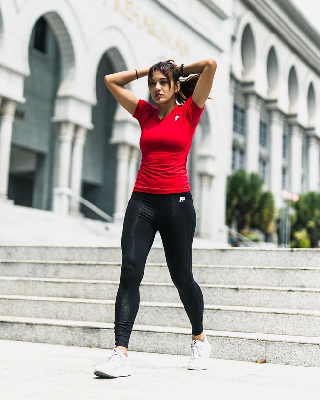 Niena Azman pernah menerima penghargaan sebagai Penjaga Gol Terbaik di Karnival Bola Sepak Wanita Malaysia. Foto: Instagram/niena_azmann