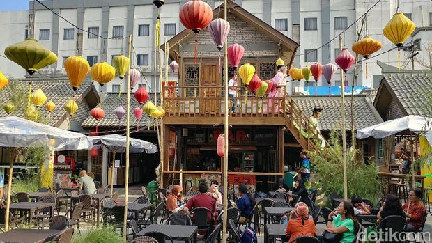 Chinatown yang dihiasi oleh dekorasi khas tionghoa (Tri ispranoto/detikTravel)