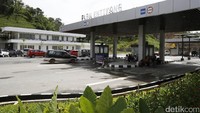 Untuk masyarakat yang mengendarai mobil dan hendak menyeberang ke Malaysia, maka sopir tak perlu turun menjalani pemeriksaan di dalam, sopir mobil akan diperiksa kelengkapan imigrasinya di perlintasan luar bangunan.