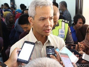 10.632 Keluarga Miskin Terima Kartu Jateng Sejahtera Selama 2017