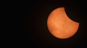 Menjelang Bulan menutupi Matahari. (Foto: GettyImages)