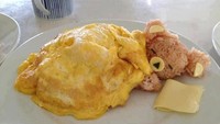 Si kecil pasti tak akan menolak yang satu ini. Nasi yang dibentuk mirip seperti beruang ini dipadu dengan keju dan telur dadar yang mirip seperti selimut. Foto: Istimewa