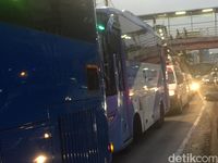 Mereka yang 'Menyerah' di Tengah Macetnya Kuningan