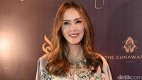 Cathy tampak anggun di acara tersebut. Pool/Noel/detikFoto.