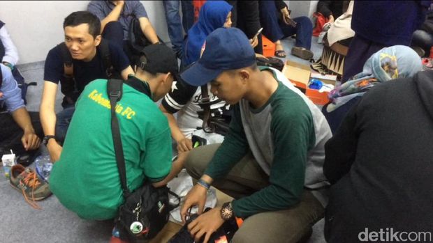 Pengunjung rela berdesakan di GI.