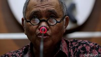 KPK pun menetapkan 2 tersangka dalam kasus tersebut yaitu Tarmizi selaku penerima suap dan Akhmad selaku pemberi suap. Suap itu diberikan Akhmad untuk pengurusan gugatan atas perusahaan PT ADI (Aquamarine Divindo Inspection) yang memberikan kuasa padanya.