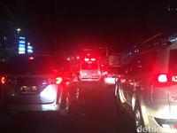 Mereka yang 'Menyerah' di Tengah Macetnya Kuningan
