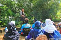 Nunuh 'Manusia Pohon' Ajak Anak Jaman Now Peduli Lingkungan