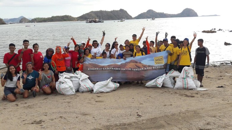 Ketika Labuan Hati Tayang Via Layar Tancap di Labuan Bajo Ketika Labuan Hati Tayang Via Layar Tancap di Labuan Bajo