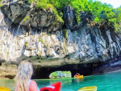 Suka Piknik Sendirian, Blogger Seksi Ini Kesal Dicurigai