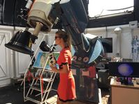 Ivanka Trump saat menyaksikan gerhana matahari total.