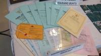 Barang bukti lain selain paspor yang dibawa di konferensi pers/Foto: Ahmad Mustaqim