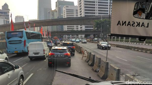 Menjajal TransJ di Jl Sudirman Jelang Pelarangan Motor