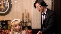 Swallowtail Butler Cafe terinspirasi dari Victorian dengan pelayan tampan dan rapi yang siap menggandeng dan memperlakukan wanita bak seorang putri. Foto: Istimewa