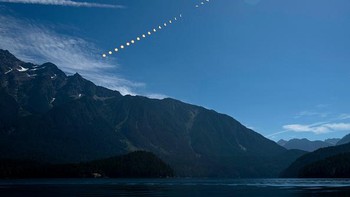 Proses gerhana matahari dengan suguhan alam yang cantik. (Foto: GettyImages)