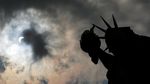 Saat Kegelapan Menghampiri Langit Amerika Serikat
