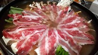 Ada juga shabu-shabu a la Korea atau jeonggol yang patut dicicip. Di SamWon House, Beef Jeonggol direndam dalam kaldu tulang sapi. Foto: dok. detikFood