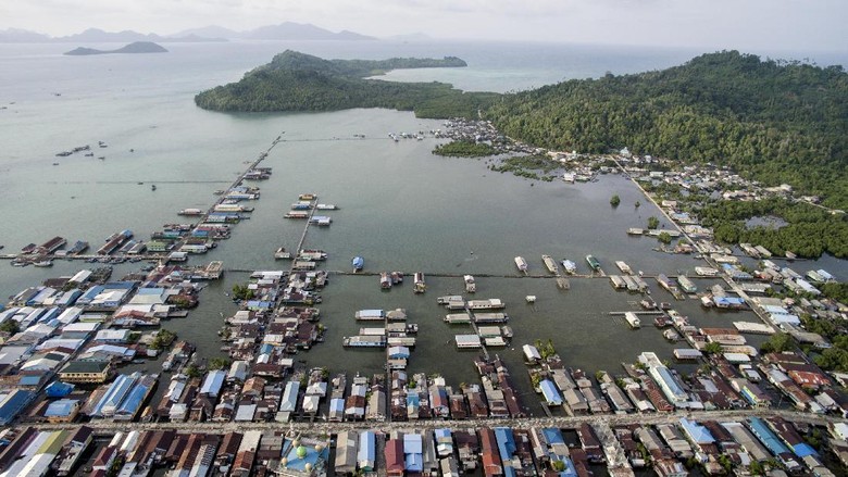 Kota di Natuna yang sebagian wilayahnya terapung di atas laut (ANTARA/M Agung Rajasa) Kota di Natuna yang sebagian wilayahnya terapung di atas laut (ANTARA/M Agung Rajasa)