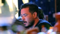 Zack Lee jarang sekali tampil menemani Nafa mengurus kasus pedofil yang menimpa anaknya itu.