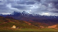 Kawasan ini merupakan perbatasan dengan Tibet. Saat mendatangi desa kecil bernama Gue, ia terkejutnya melihat kotak kaca besar yang di dalamnya berisi mumi (Foto: Neelima Vallangi/BBC Travel)