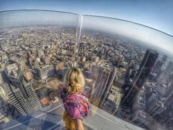 Suka Piknik Sendirian, Blogger Seksi Ini Kesal Dicurigai