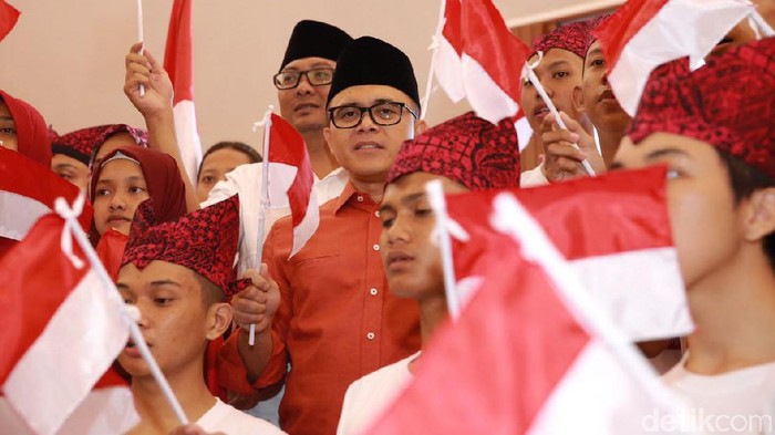 Bupati Anas Lepas Pelajar Ziarah ke Makam Bung Karno hingga Gus Dur