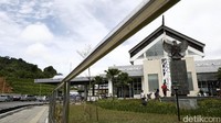 Masyarakat Indonesia dan Malaysia yang tinggal disekitar pun bisa dengan mudahnya keluar masuk negara tetangganya itu.