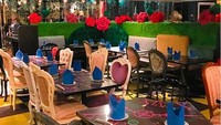 Alice in Fantasy Book terinspirasi dari Alice in Wonderland yang mewujudkan keseluruhan konsep ceritanya, mulai dari interior hingga hidangan dan makanan penutup yang mereka sajikan. Foto: Istimewa