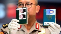 Paspor-paspor tersebut segera dikembalikan kepada pemiliknya.