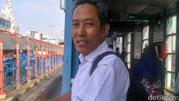Penumpang TransJ pun Tak Setuju Larangan Motor di Jalan Sudirman