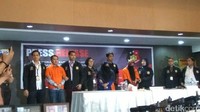 Andhika terlihat lebih tenang, sementara Anniesa lebih banyak menundukkan wajah. Foto: Mustaqim/detikcom