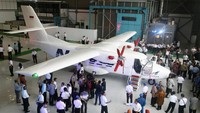 Kementerian BUMN menggelar acara Pameran Indonesia Hebat dalam rangka HUT ke-70 Republik Indonesia. Ada yang cukup menarik perhatian pengunjung dalam pameran tersebut, yakni PT Dirgantara Indonesia (PTDI) memajang prototype alias purwarupa dari kokpit, kabin, dan flight simulator pesawat N219 yang ditargetkan bisa mulai diproduksi 2017 mendatang. Pesawat ini dibuat di pabrik PTDI yang berlokasi di Bandung. Rengga Sancaya/detikFoto.