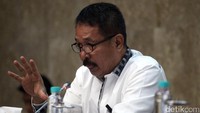 Beberapa anggota Komisi II DPR mempertanyakan sifat rapat dengan putusan MK yang menghilangkan frasa mengikat untuk rapat konsultasi KPU dengan Komisi II DPR.