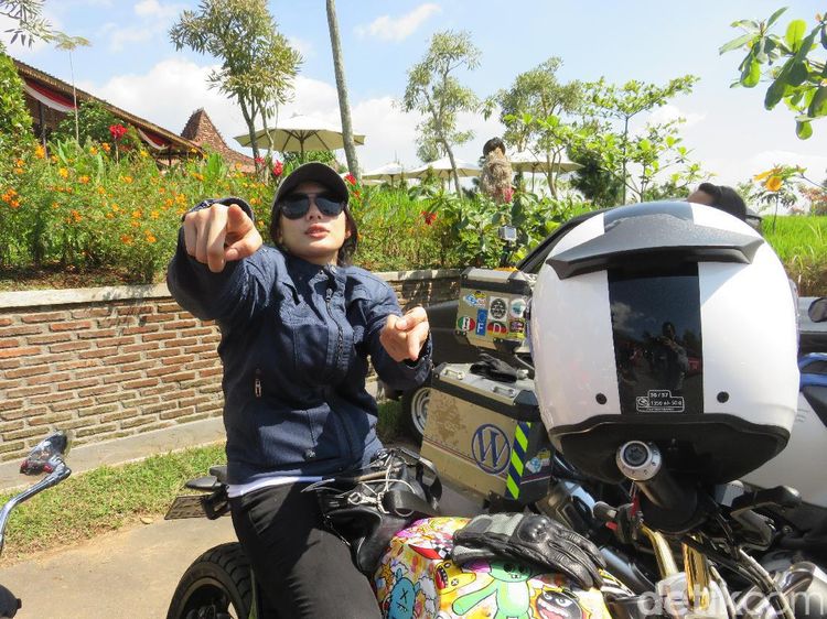Aksi Para Artis Ajak Santun di Jalan