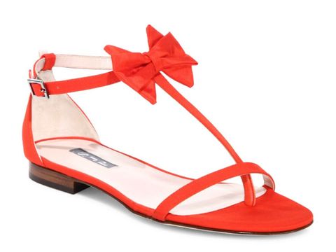 Referensi 5 Sandal Feminin yang Manis Dipakai Jalan-jalan 