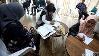 Selain itu jemaah juga bisa mengirimkan laporan pengaduan melalui e-mail korban.FT@gmail.com atau menghubungi nomor hotline di 081218150098.