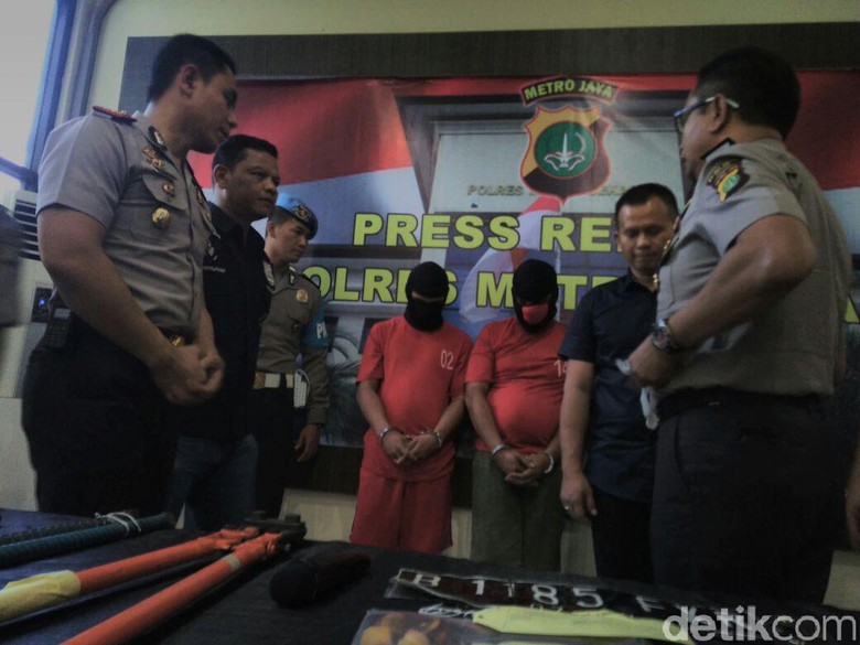 Sindikat Pembobol Minimarket di Bekasi Ditangkap Sindikat Pembobol Minimarket di Bekasi Ditangkap
