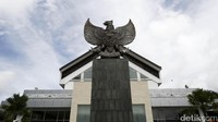Monumen Garuda ini yang biasa jadi tempat favorit masyarakat untuk berfoto.