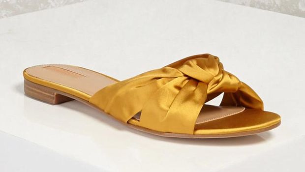 Referensi 5 Sandal Feminin yang Manis Dipakai Jalan-jalan 