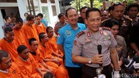 Buwas mengatakan pengungkapan kasus pertama dilakukan di Bandara Soekarno Hatta pada Sabtu (15/7). Sebanyak 2.051 gram sabu dan 4 tersangka berhasil diamankan. Lalu kasus kedua diungkap di Bandara Ngurah Rai Bali pada (14/7). Barang bukti sabu seberat 508 gram disita.