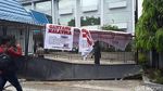 Foto: Konsulat Malaysia di Pekanbaru Didemo Soal Bendera SEA Games