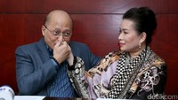 Ia pun mengaku kasus ini tak membuat dirinya kehilangan penggemar/pengikut di media sosial, karena dari Facebook saja ia punya 20 juta followers. Pool/Palevi S/detikFoto.