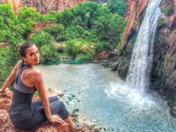 Suka Piknik Sendirian, Blogger Seksi Ini Kesal Dicurigai