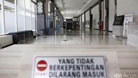 Bagian pemeriksaan imgrasi dan barang bawaan di PLBN Entikong  (Rachman Haryanto/detikcom)