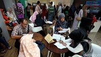 Ada warga yang melaporkan langsung. Namun ada juga yang secara kolektif dengan jumlah paling banyak 100 jemaah yang dilaporkan oleh satu orang pelapor.