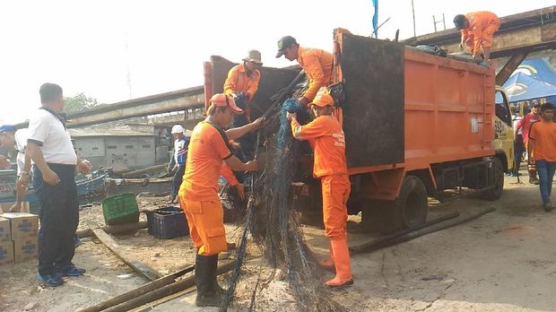 Masyarakat diimbau setop buang sampah di sungai maupun di laut karena dampaknya luar biasa.